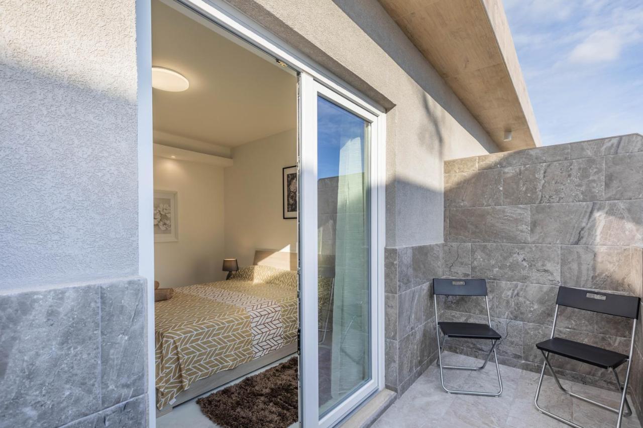 Terrace View - Stylish Two Bedroom Penthouse Msida Esterno foto